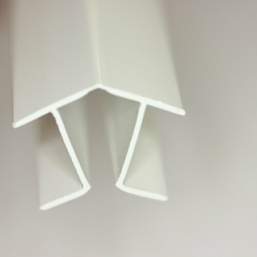 Plinthoek 20cm hoog 135 graden wit 16mm